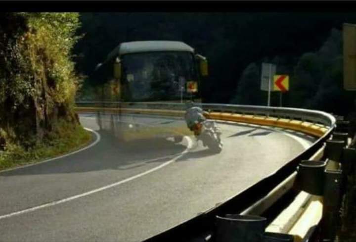 Motorrad über Linie